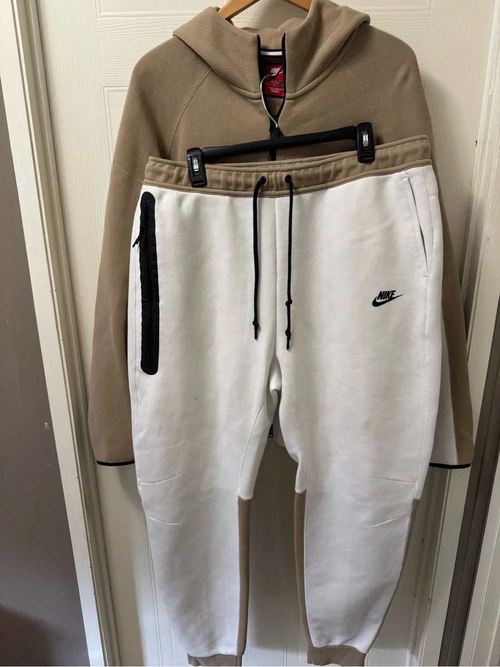 Nike Men’s Tan & White Colorblock Full-Zip Performance Jacket
